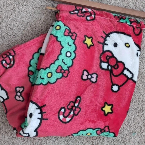 ❌SOLD❌Hello Kitty Festive ⭐ Oversized Plush Throw Blanket, Candy Cane Design - Picture 3 of 5